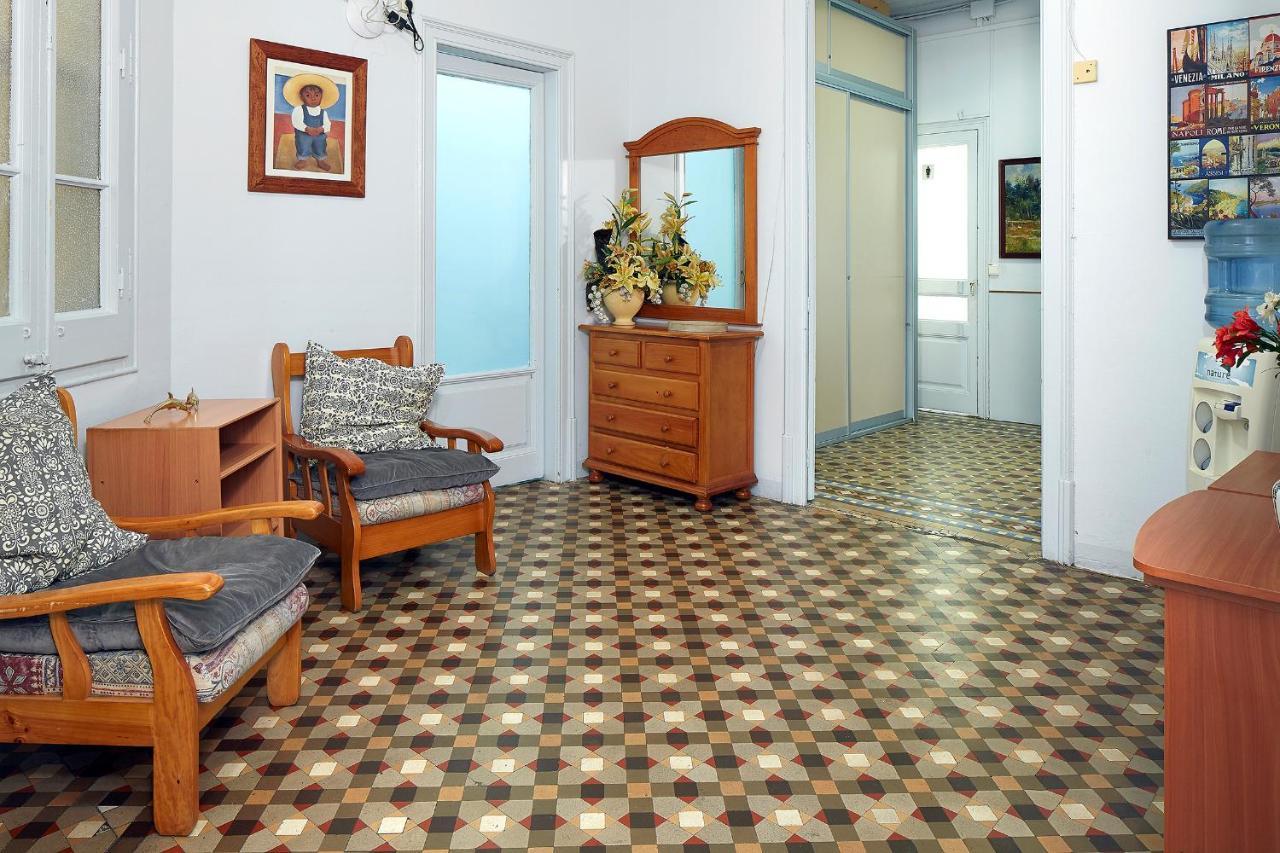B&B Estudiantes Balmes Barcelona Exterior foto