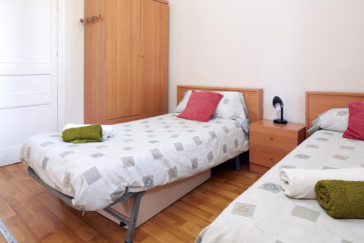 B&B Estudiantes Balmes Barcelona Exterior foto
