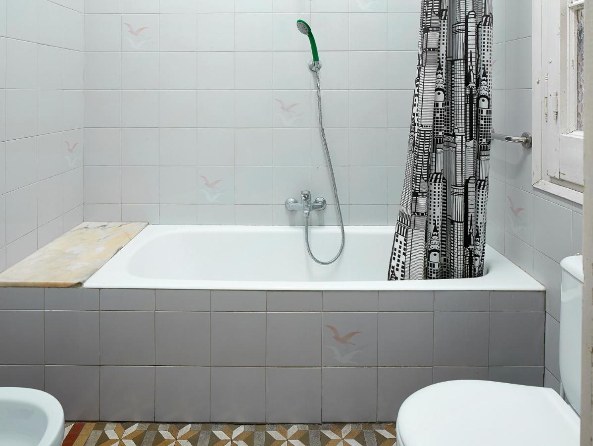 B&B Estudiantes Balmes Barcelona Exterior foto